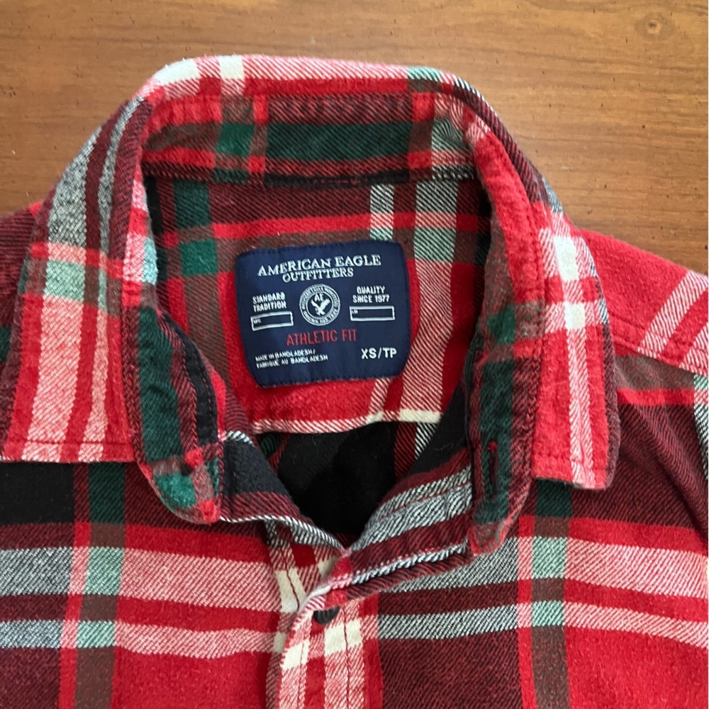 🌲 American Eagle Red Plaid Flannel Shirt Men’s XS Athletic Fit Cotton - Picture 7 of 11